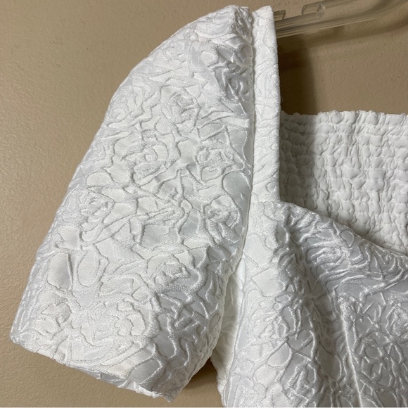 ELLIATT Feminise Textured Puff Sleeve Minidress - Picture 8 of 11